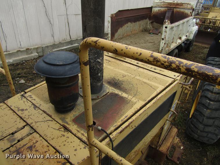 image for item EU9607 1983 Caterpillar 816B landfill compactor