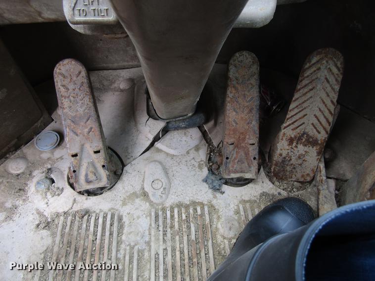 image for item EU9607 1983 Caterpillar 816B landfill compactor