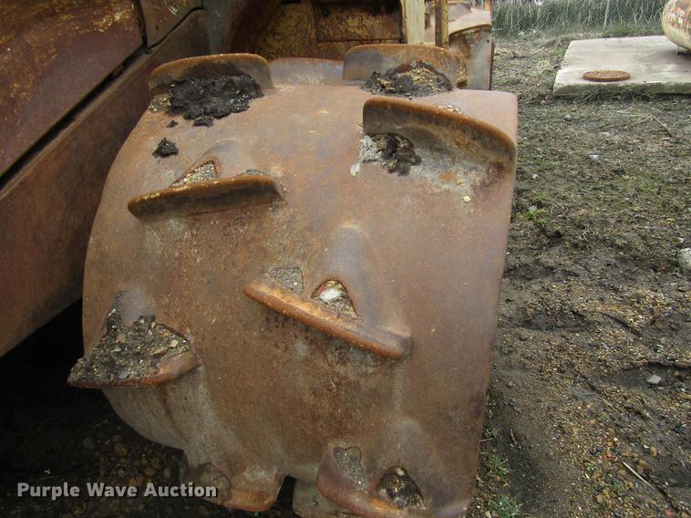 image for item EU9607 1983 Caterpillar 816B landfill compactor