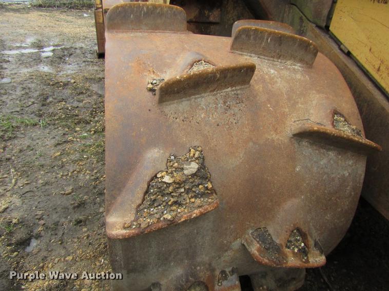 image for item EU9607 1983 Caterpillar 816B landfill compactor