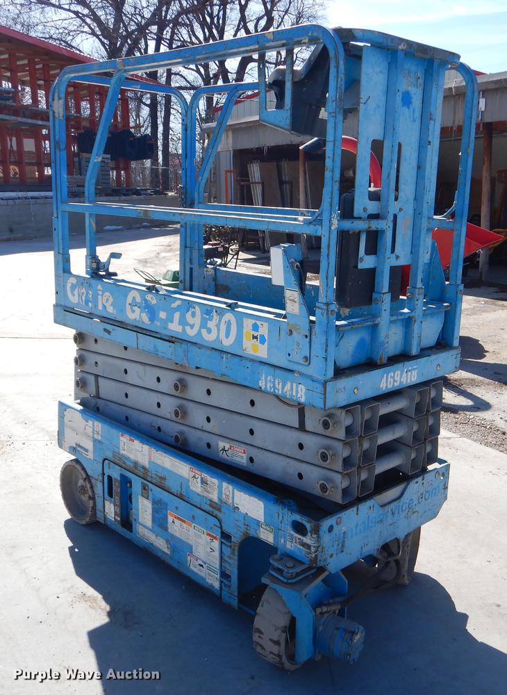 image for item EZ9791 2003 Genie GS-1930 scissor lift