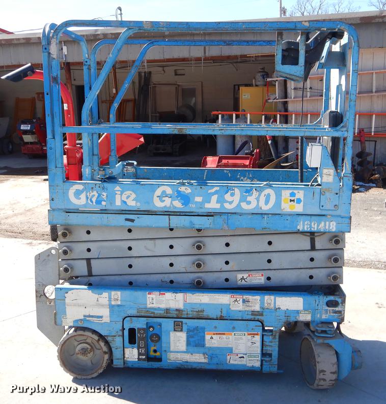 image for item EZ9791 2003 Genie GS-1930 scissor lift