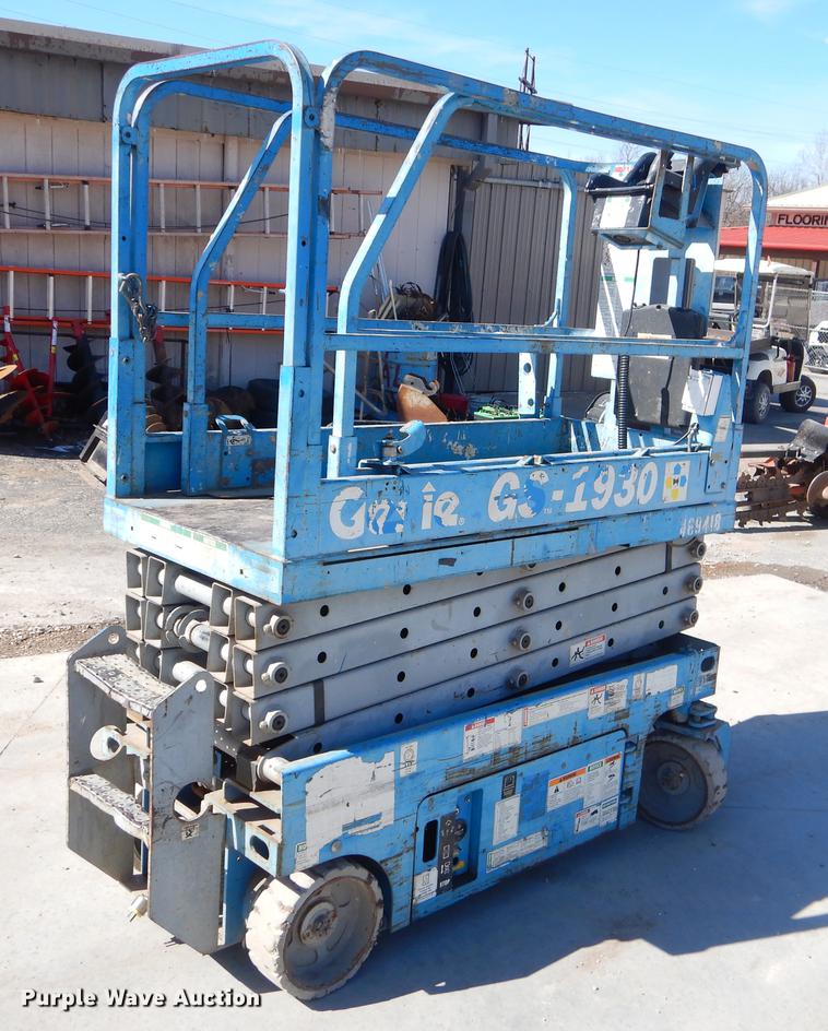 image for item EZ9791 2003 Genie GS-1930 scissor lift