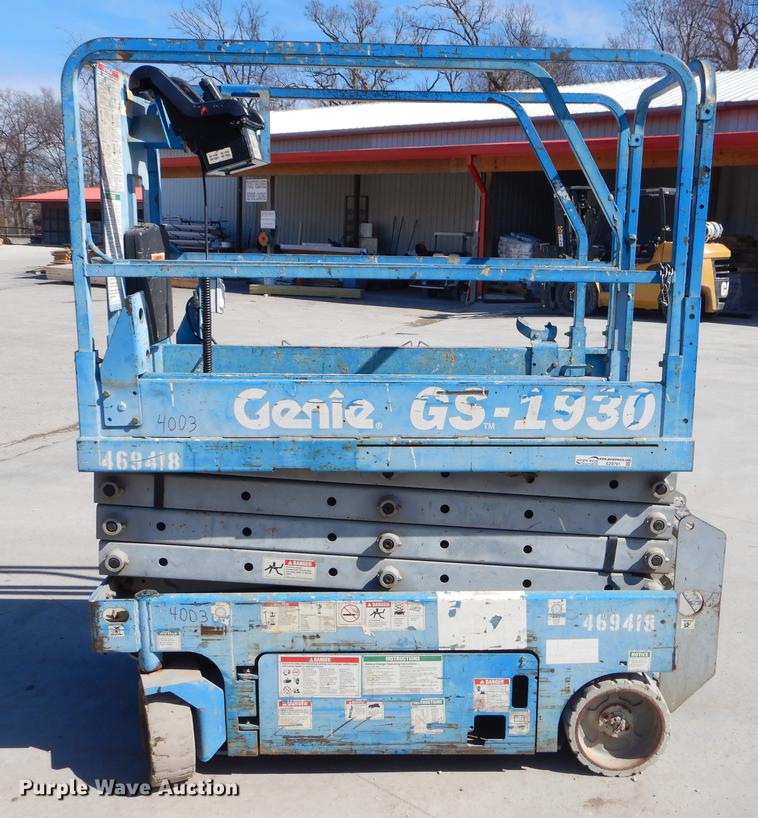image for item EZ9791 2003 Genie GS-1930 scissor lift