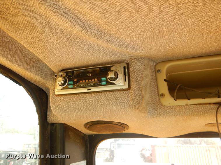 image for item EZ9969 2003 JCB JS330 excavator