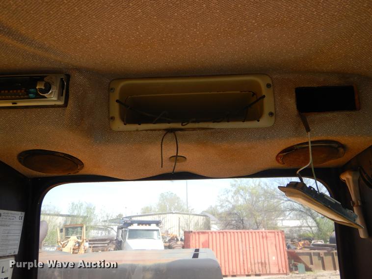 image for item EZ9969 2003 JCB JS330 excavator