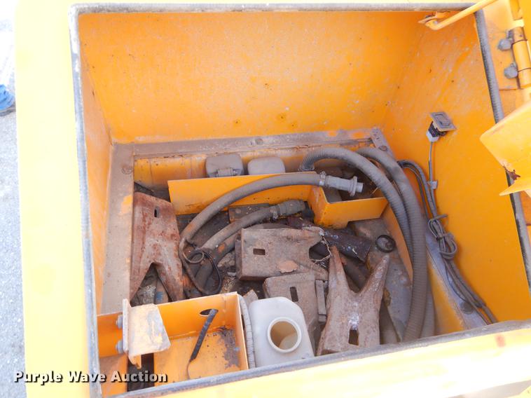 image for item EZ9969 2003 JCB JS330 excavator