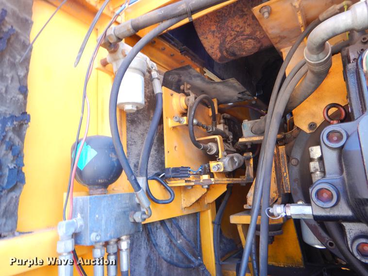 image for item EZ9969 2003 JCB JS330 excavator