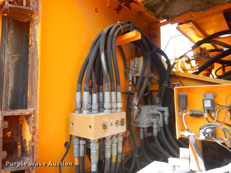 image for item EZ9969 2003 JCB JS330 excavator