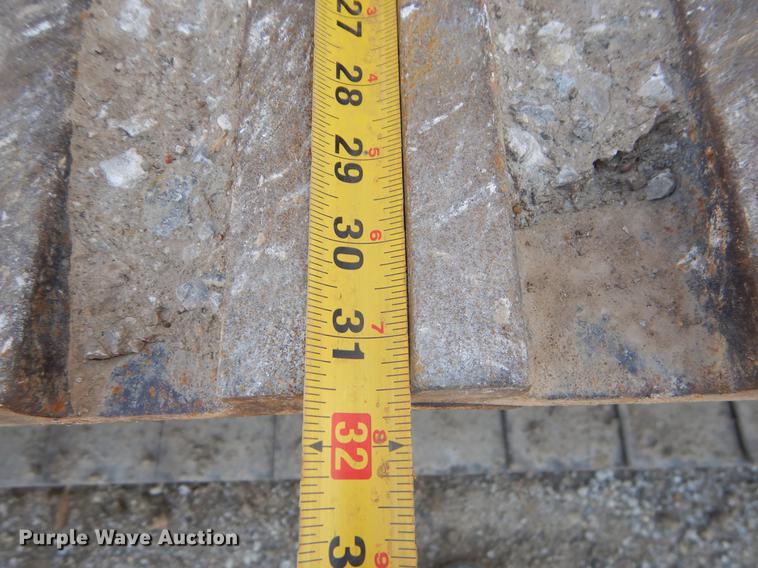 image for item EZ9969 2003 JCB JS330 excavator