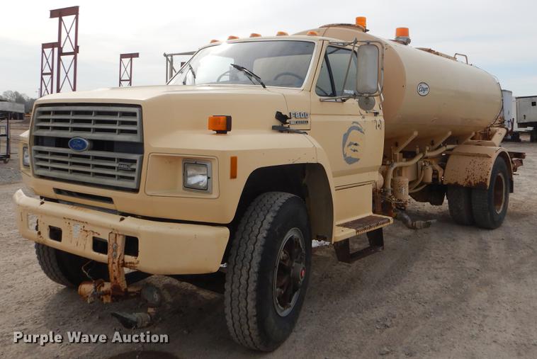 image for item EZ9972 1994 Ford F800 tank truck