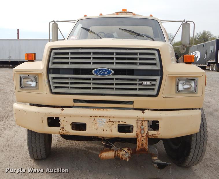 image for item EZ9972 1994 Ford F800 tank truck