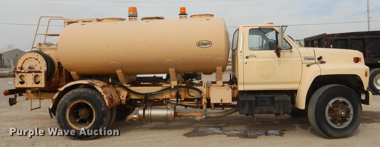 image for item EZ9972 1994 Ford F800 tank truck