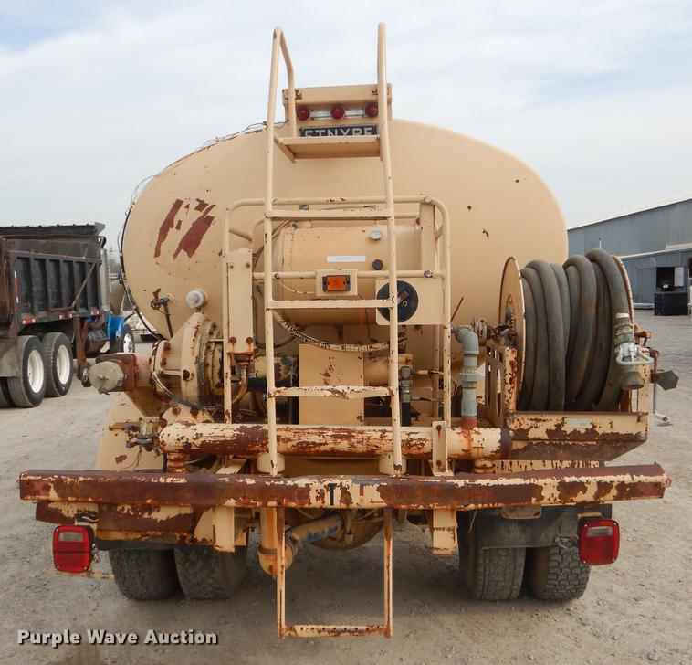 image for item EZ9972 1994 Ford F800 tank truck