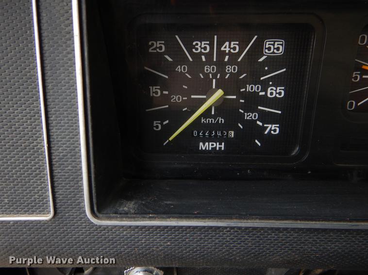 image for item EZ9972 1994 Ford F800 tank truck