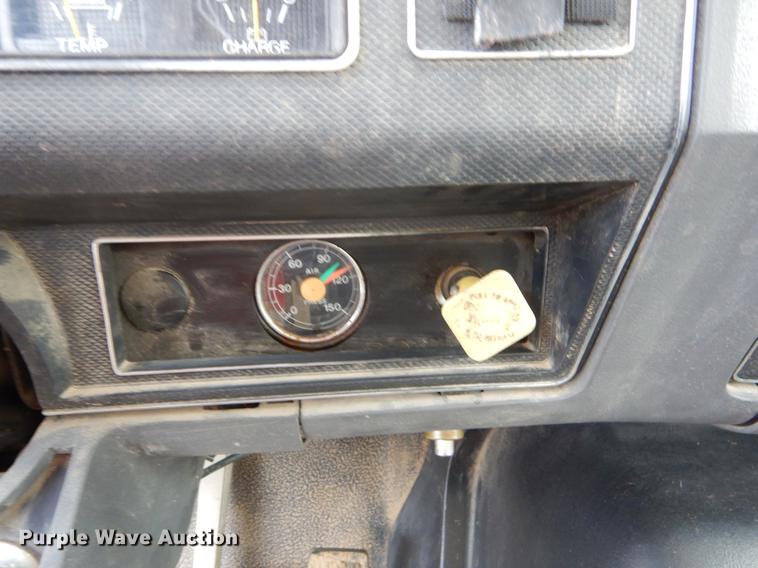 image for item EZ9972 1994 Ford F800 tank truck