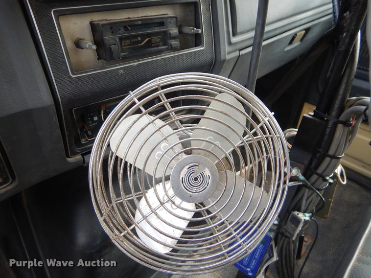 image for item EZ9972 1994 Ford F800 tank truck