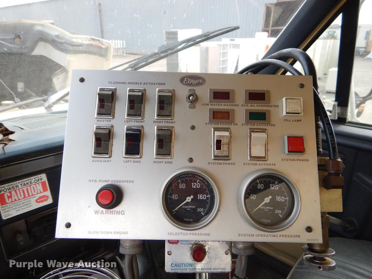 image for item EZ9972 1994 Ford F800 tank truck