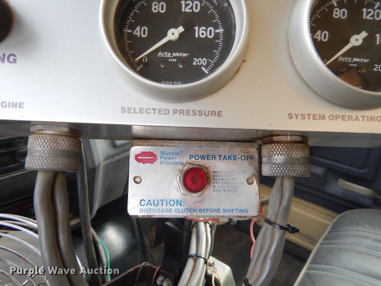 image for item EZ9972 1994 Ford F800 tank truck