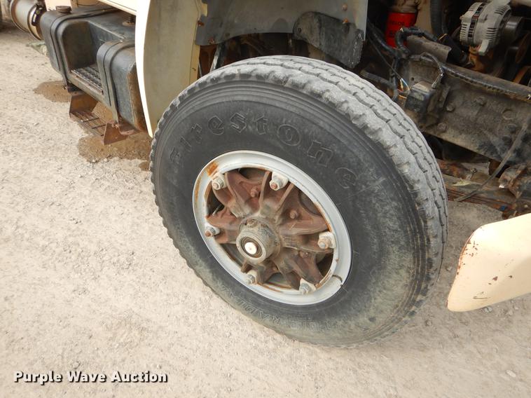 image for item EZ9972 1994 Ford F800 tank truck