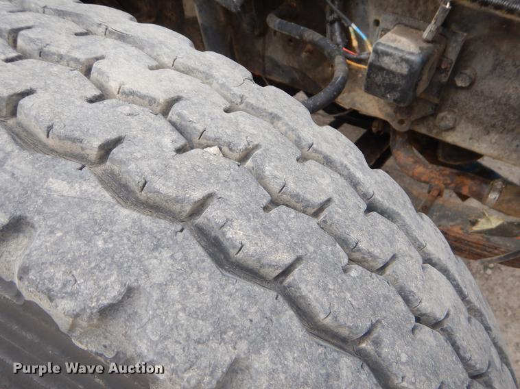 image for item EZ9972 1994 Ford F800 tank truck