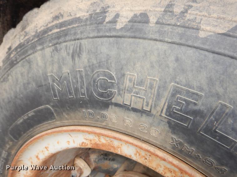 image for item EZ9972 1994 Ford F800 tank truck