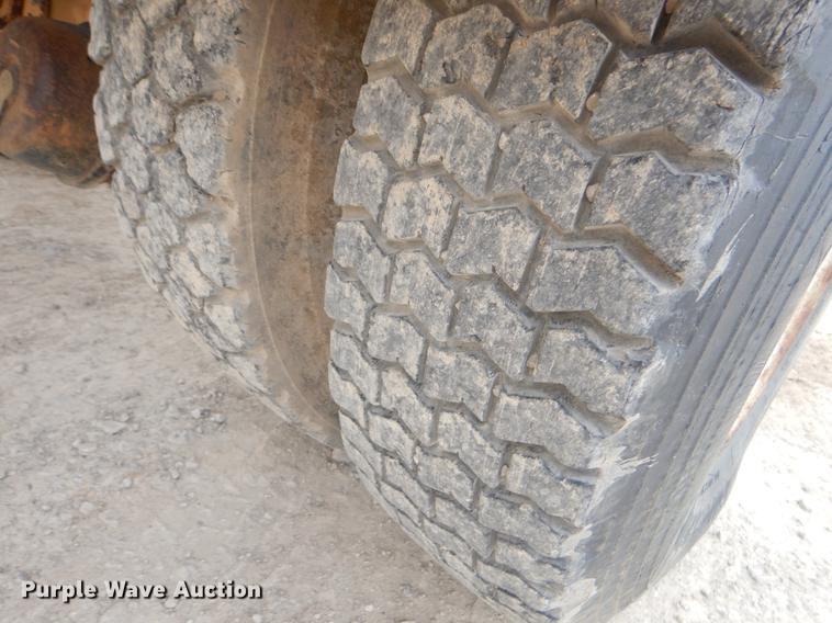 image for item EZ9972 1994 Ford F800 tank truck