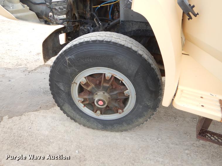 image for item EZ9972 1994 Ford F800 tank truck