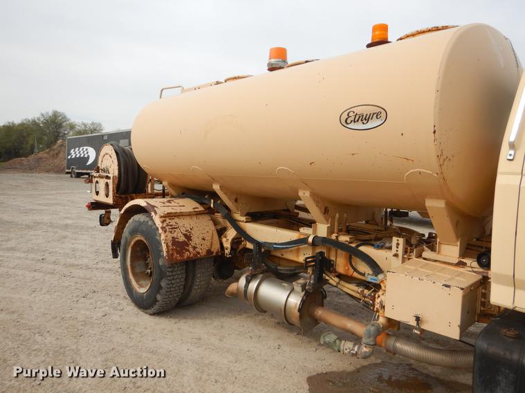 image for item EZ9972 1994 Ford F800 tank truck