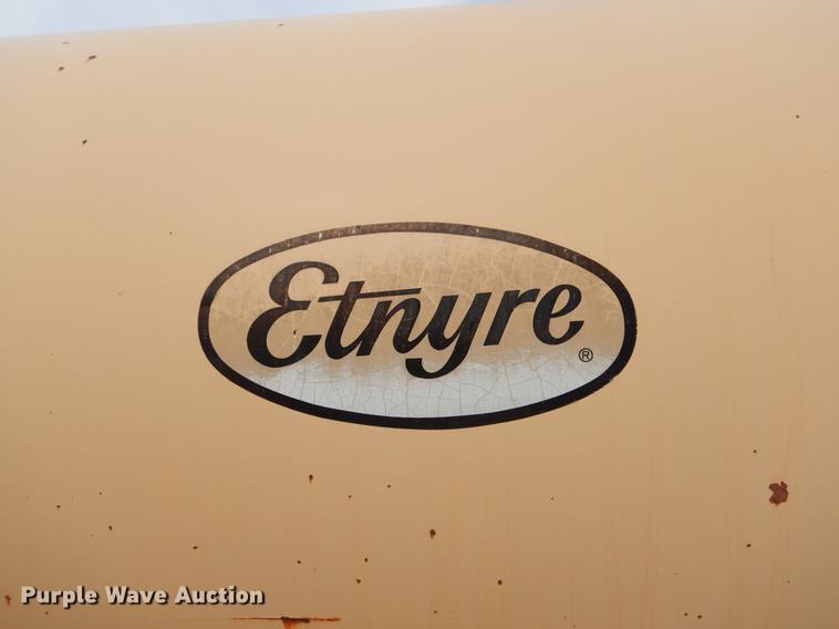 image for item EZ9972 1994 Ford F800 tank truck