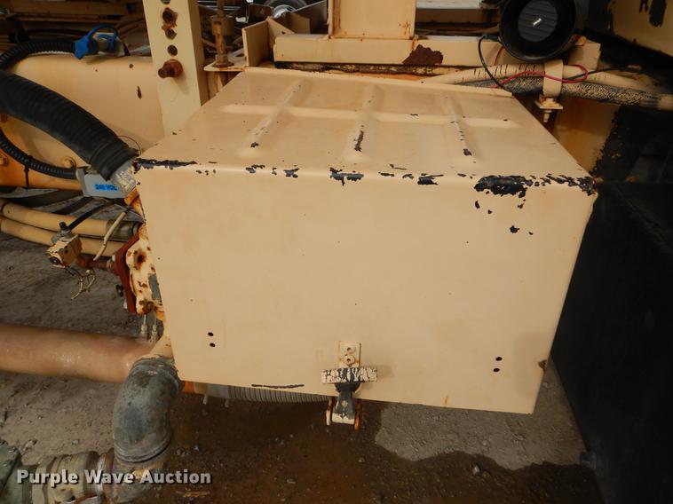 image for item EZ9972 1994 Ford F800 tank truck