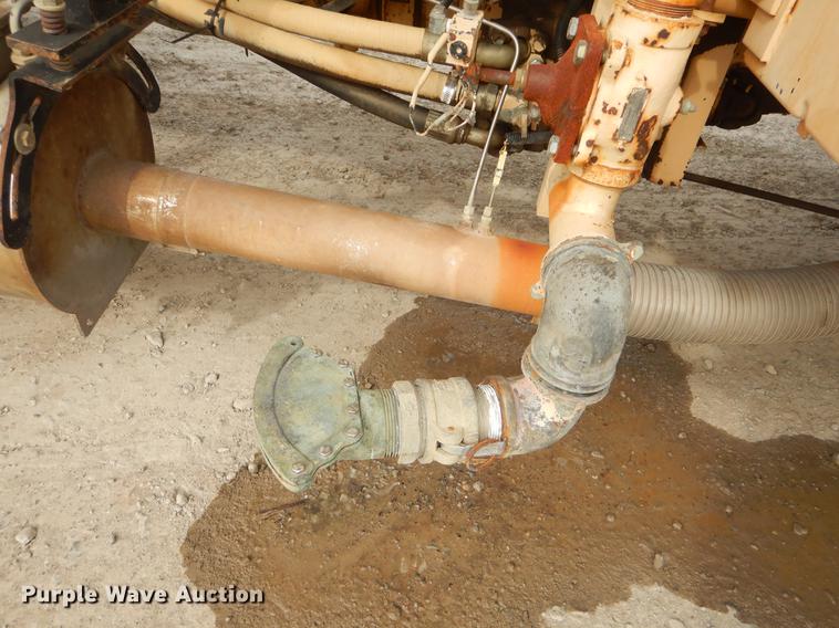 image for item EZ9972 1994 Ford F800 tank truck