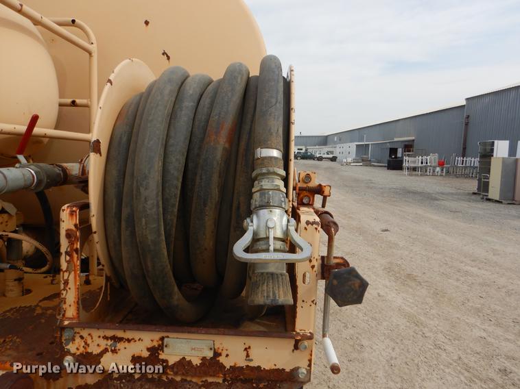 image for item EZ9972 1994 Ford F800 tank truck