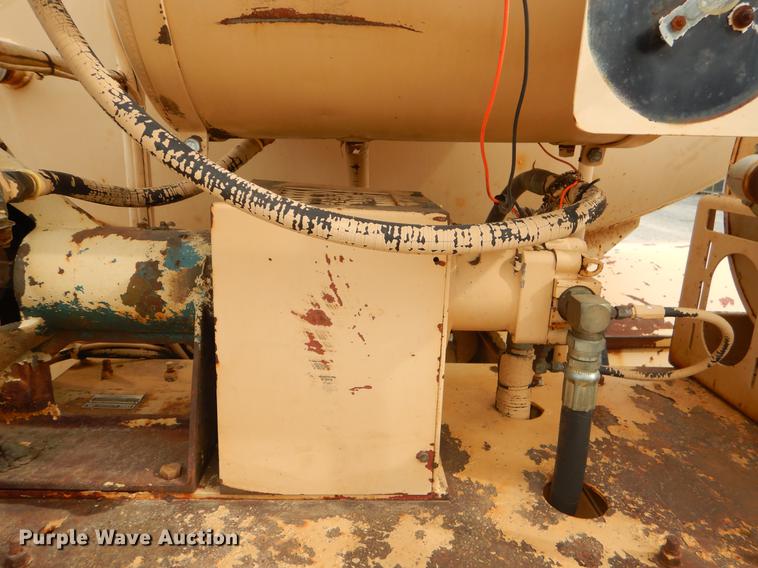 image for item EZ9972 1994 Ford F800 tank truck