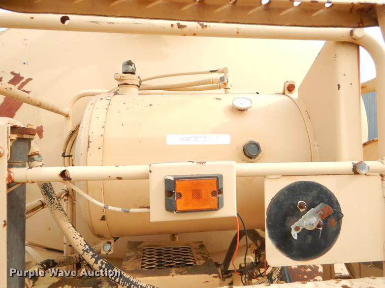 image for item EZ9972 1994 Ford F800 tank truck