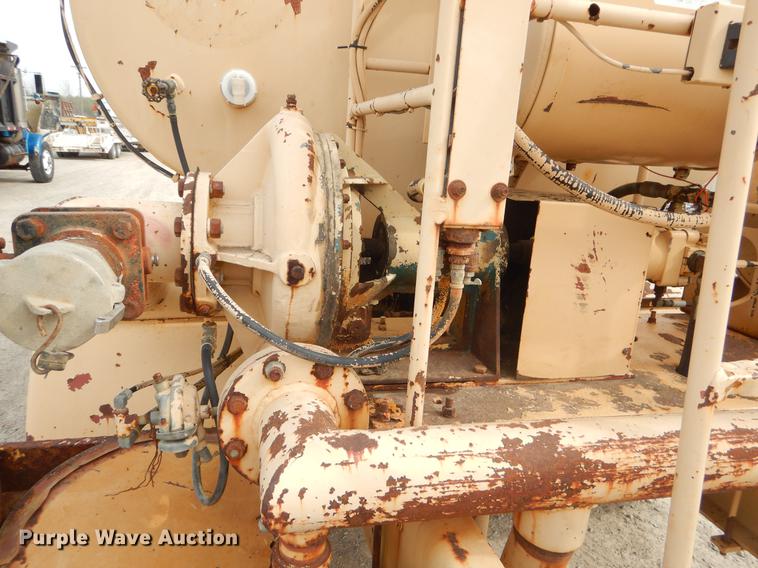 image for item EZ9972 1994 Ford F800 tank truck