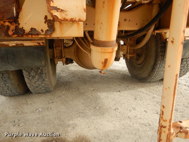 image for item EZ9972 1994 Ford F800 tank truck