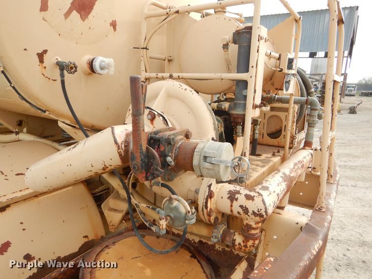 image for item EZ9972 1994 Ford F800 tank truck