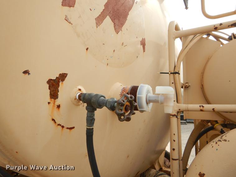 image for item EZ9972 1994 Ford F800 tank truck