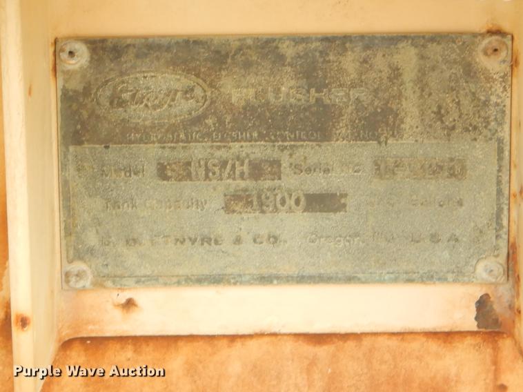 image for item EZ9972 1994 Ford F800 tank truck