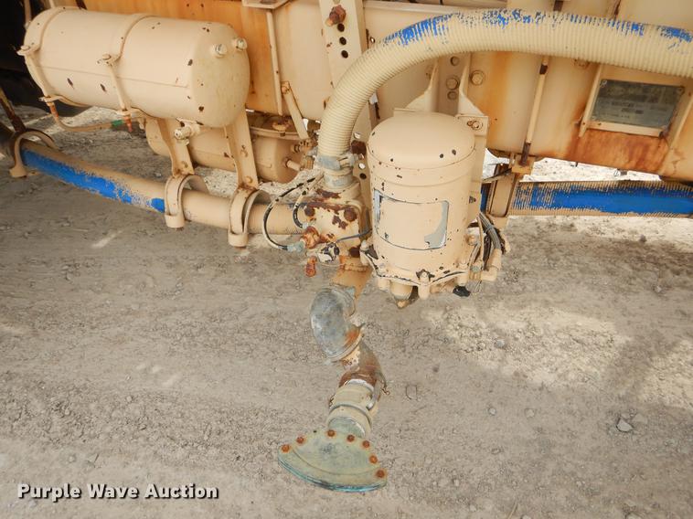 image for item EZ9972 1994 Ford F800 tank truck