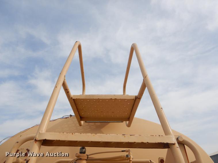 image for item EZ9972 1994 Ford F800 tank truck