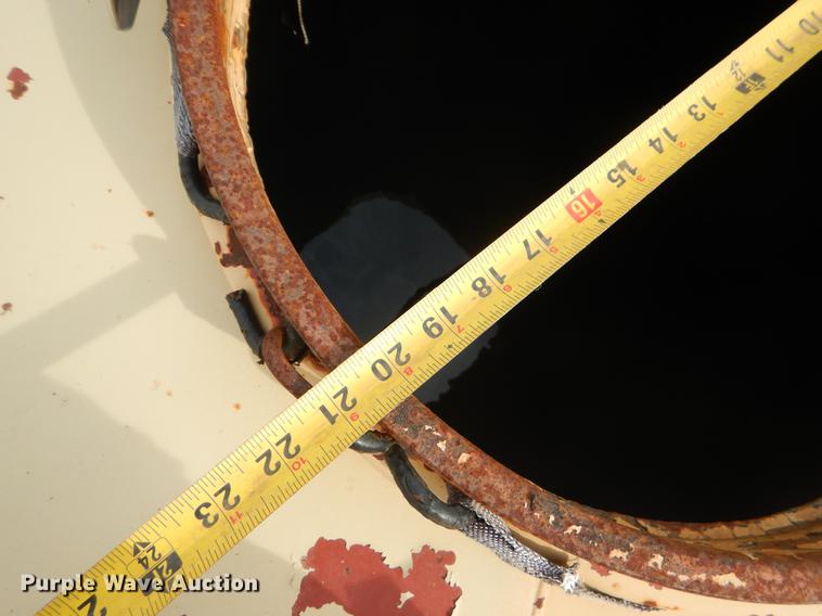 image for item EZ9972 1994 Ford F800 tank truck