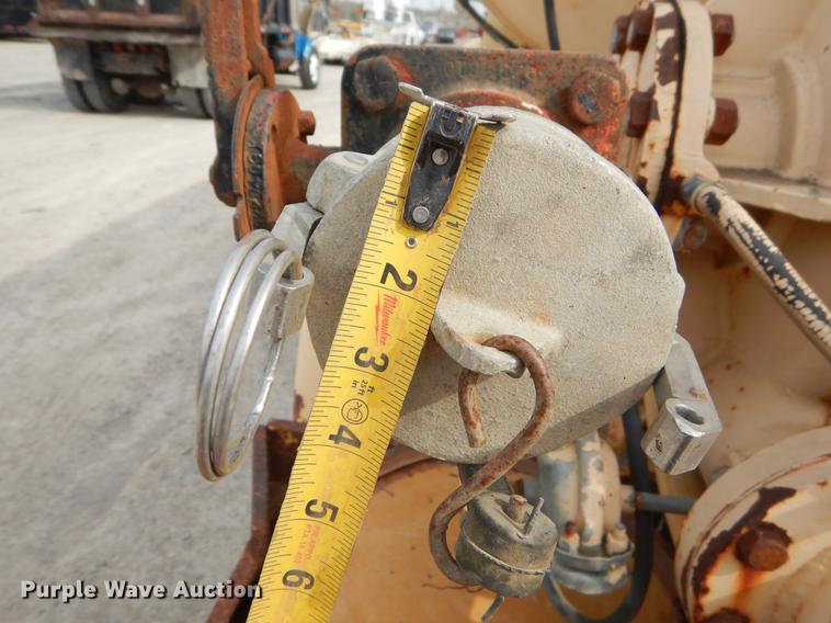 image for item EZ9972 1994 Ford F800 tank truck