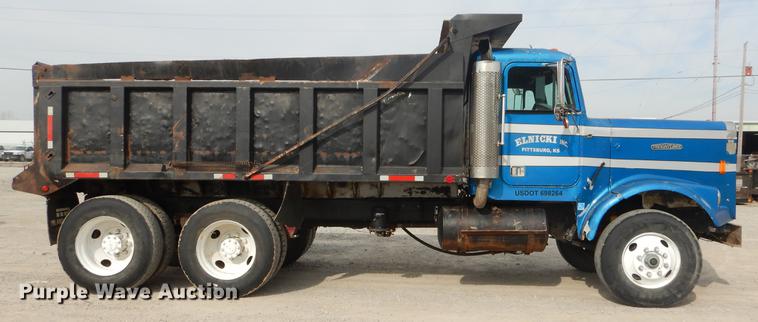 image for item EZ9979 1988 Freightliner FLC dump truck
