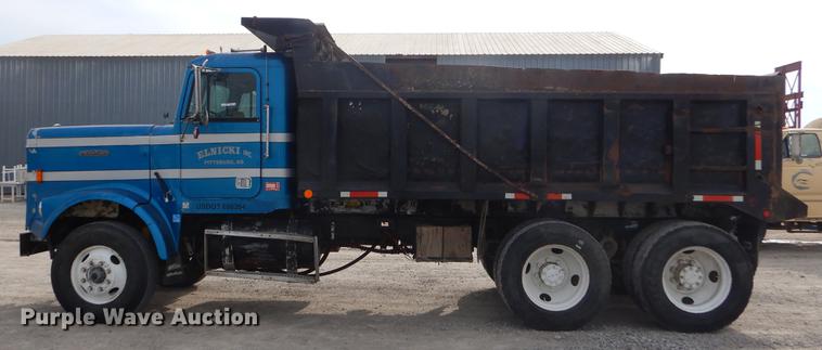 image for item EZ9979 1988 Freightliner FLC dump truck