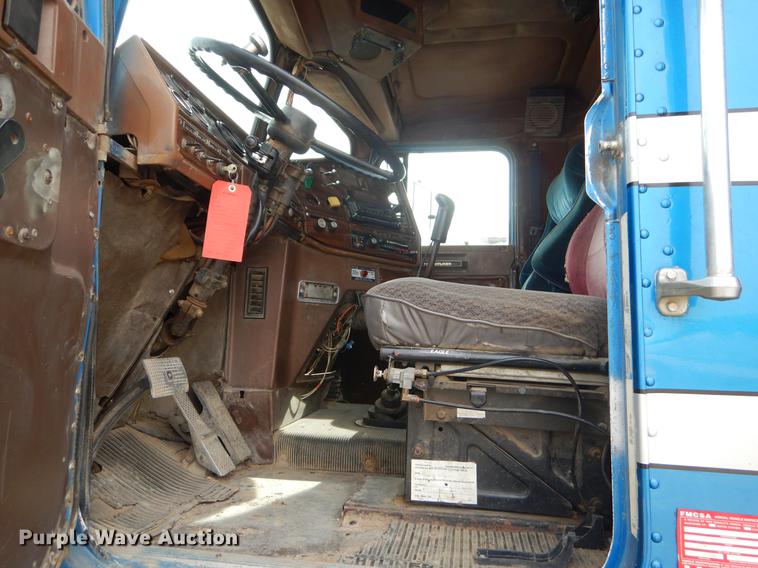 image for item EZ9979 1988 Freightliner FLC dump truck