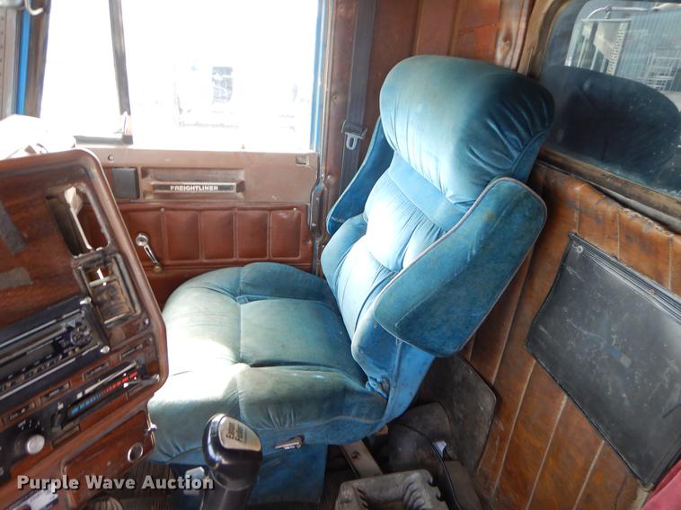 image for item EZ9979 1988 Freightliner FLC dump truck