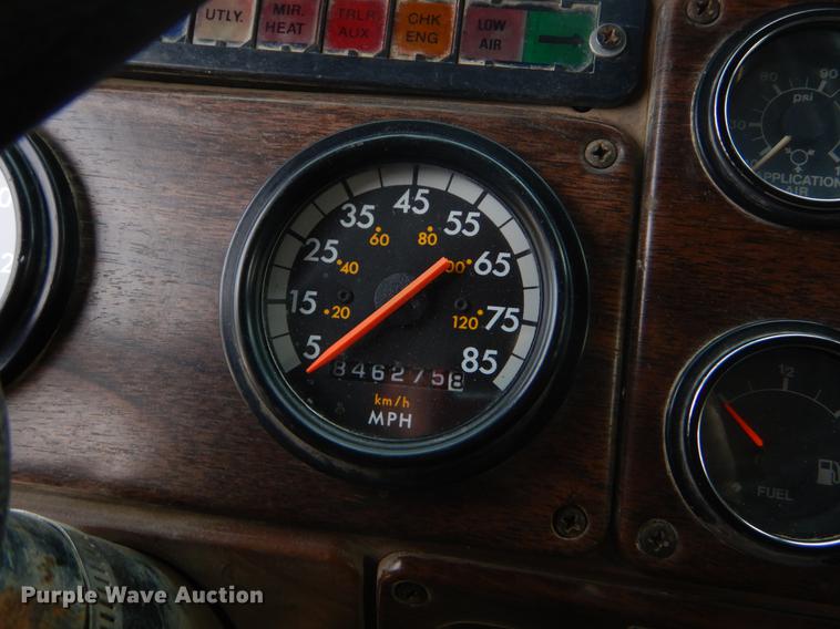 image for item EZ9979 1988 Freightliner FLC dump truck