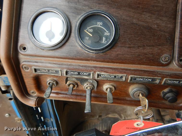 image for item EZ9979 1988 Freightliner FLC dump truck